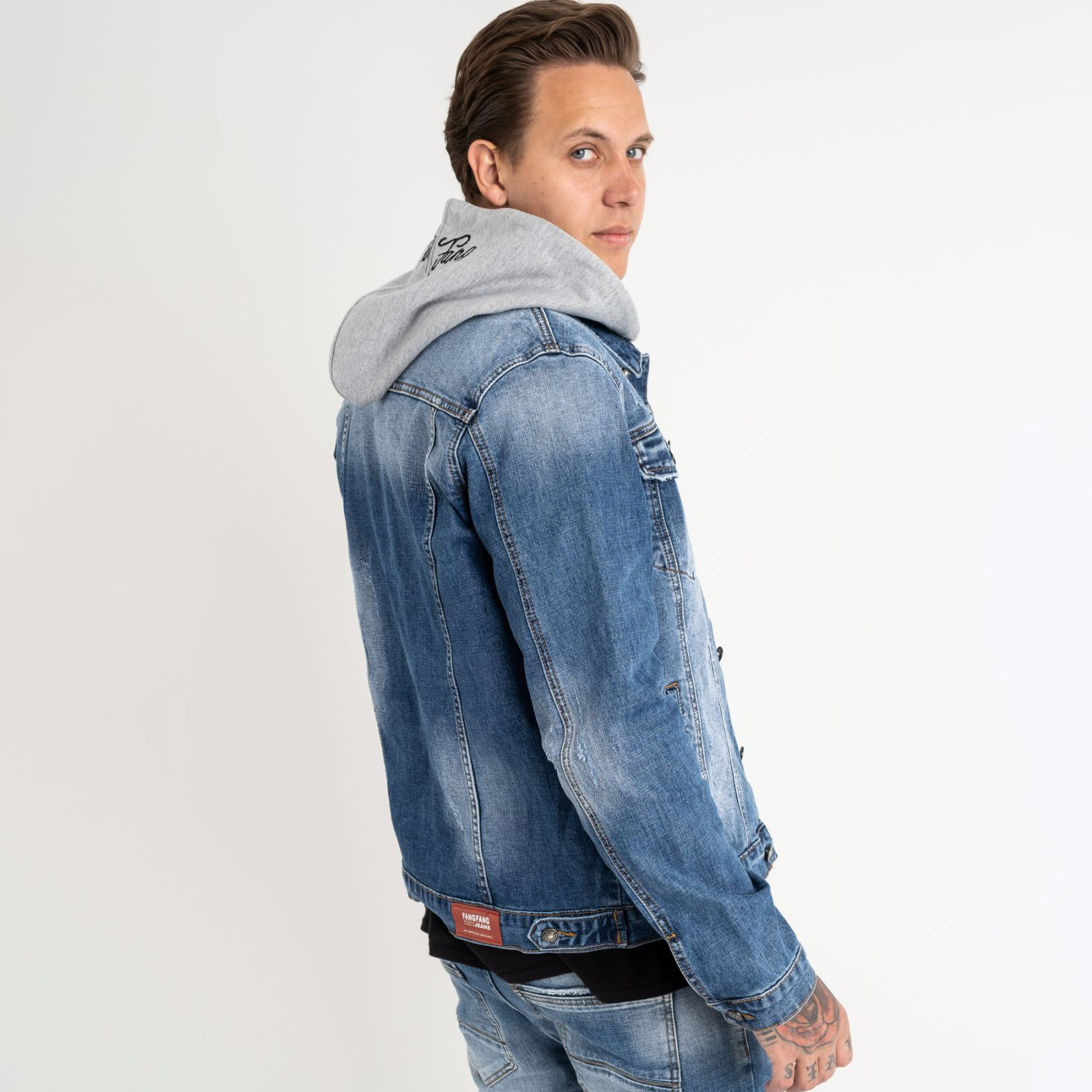 1009 Fang джинсовая куртка с капюшоном голубая стрейчевая (5 ед. размеры: M. L.XL.2XL.3XL)