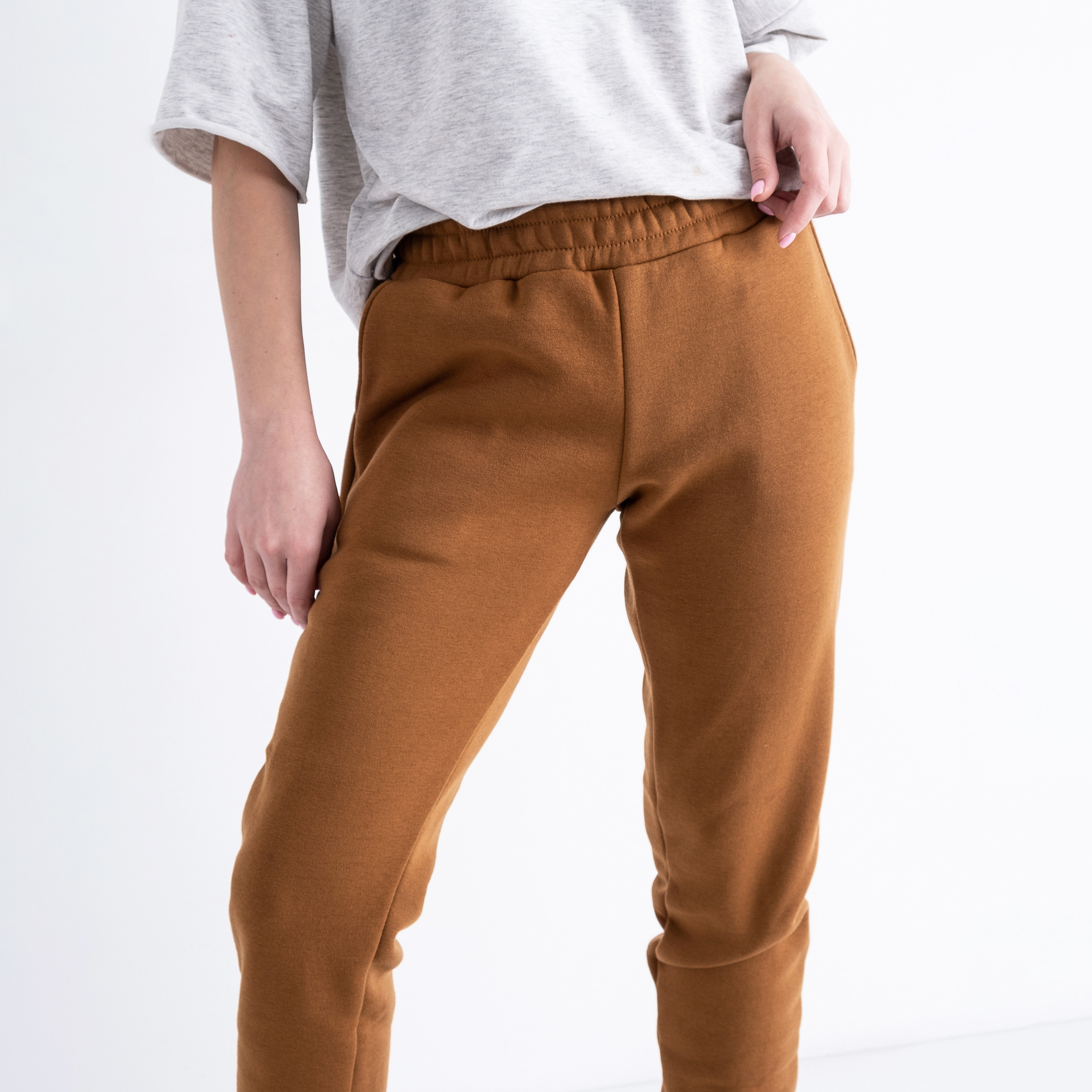 21113-8 КОРИЧНЕВЫЕ спортивные штаны женские из трехнитки на флисе (4 ед. размеры: S.M.L.XL)