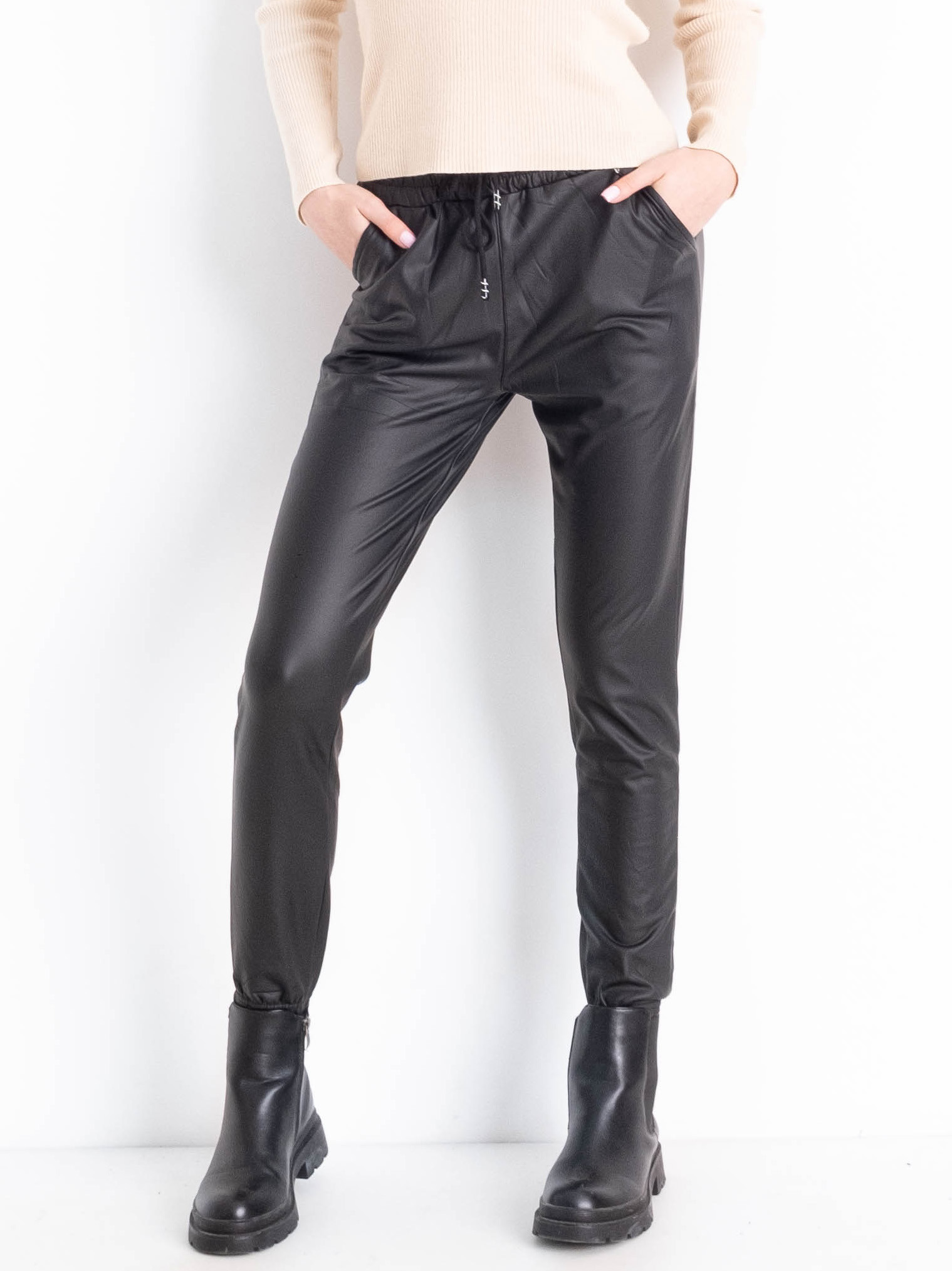 0035-1 черные женские джоггеры (CLOVER, экокожа, 5 ед. размеры норма: M. L. XL. 2XL. 3XL)                         